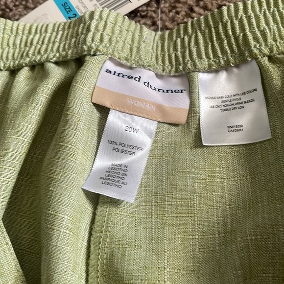 NWTs Alfred Dunner Avocado proportioned short pants w/elastic back waist Sz 20W - Picture 7 of 8